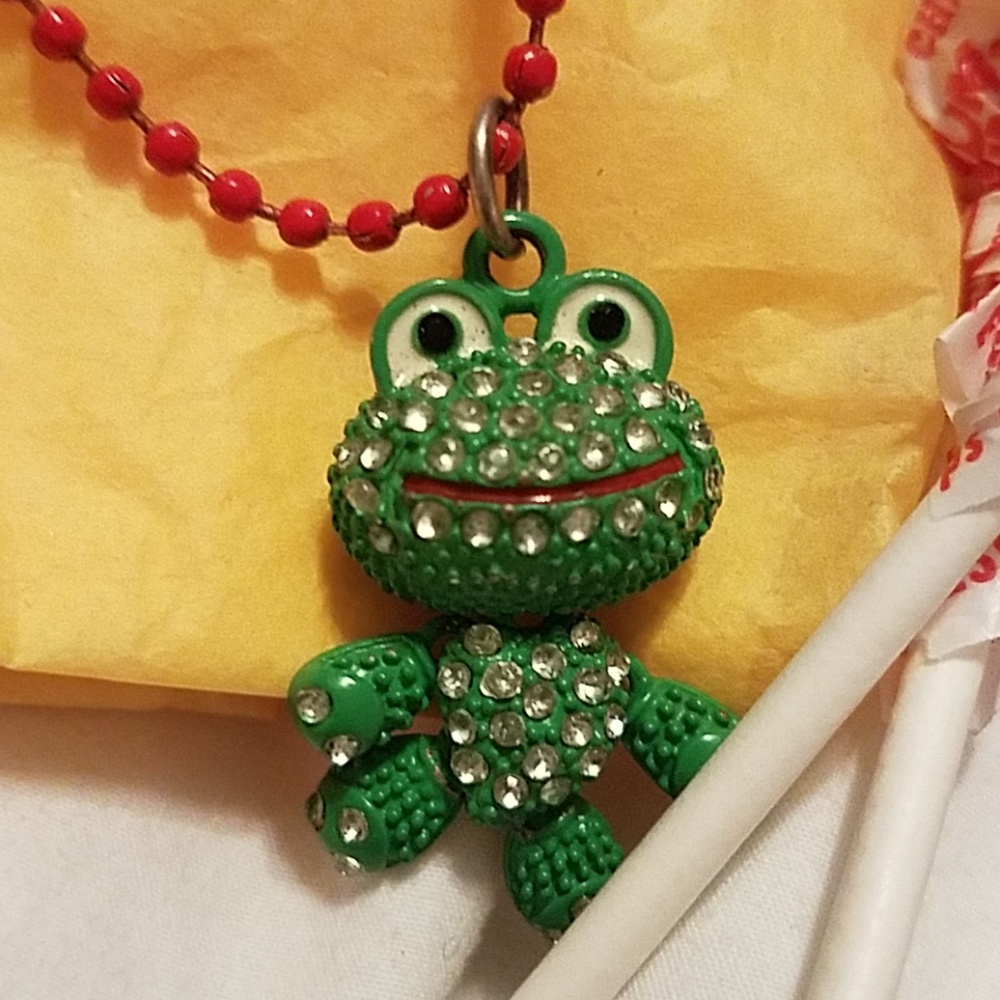 box INCLUDED!Rhinestone movable Frog Necklace